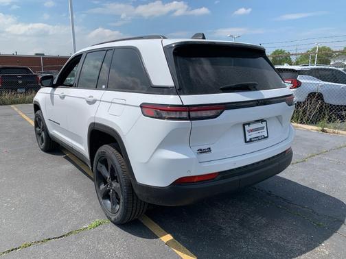 2025 Jeep Grand Cherokee Laredo