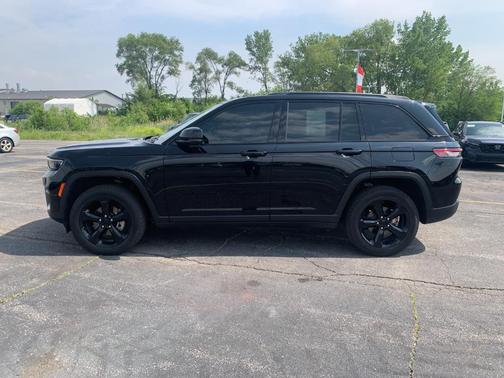 2022 Jeep Grand Cherokee Altitude