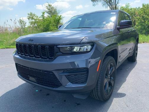 2025 Jeep Grand Cherokee Laredo