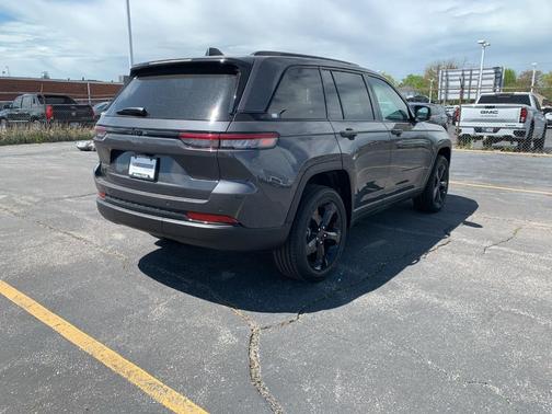 2025 Jeep Grand Cherokee Laredo