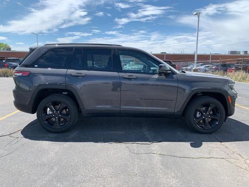 2025 Jeep Grand Cherokee Laredo