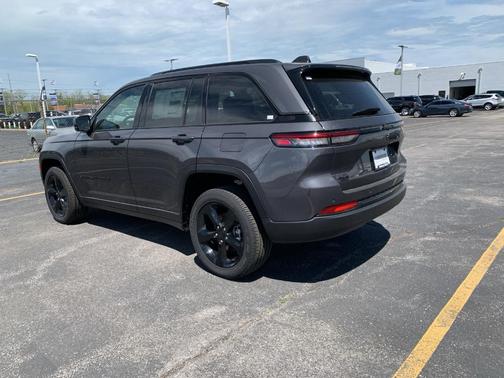 2025 Jeep Grand Cherokee Laredo