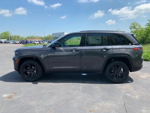2025 Jeep Grand Cherokee Laredo