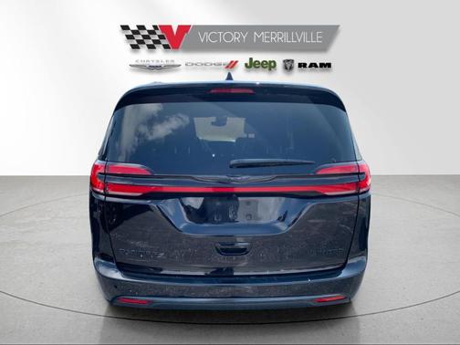 Diamond Black 2025 Chrysler Pacifica Limited