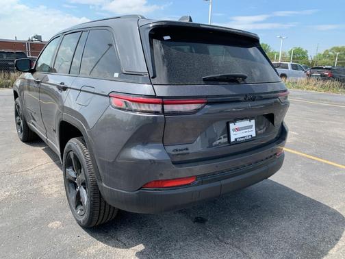 2025 Jeep Grand Cherokee Laredo