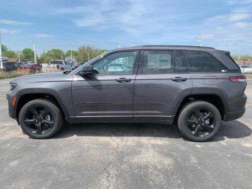 2025 Jeep Grand Cherokee Laredo