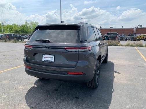 2025 Jeep Grand Cherokee Laredo