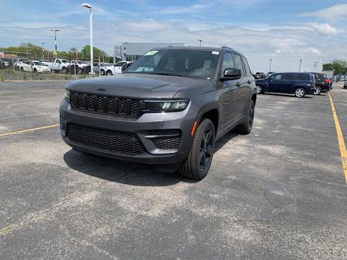 2025 Jeep Grand Cherokee Laredo