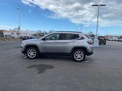 2023 Jeep Compass Latitude Lux