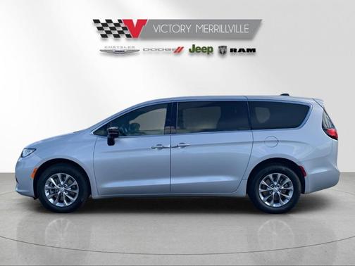 Silver Mist Clearcoat 2026 Chrysler Pacifica Select