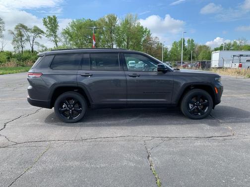 2025 Jeep Grand Cherokee L Laredo