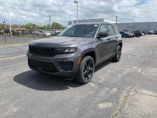 2025 Jeep Grand Cherokee Laredo