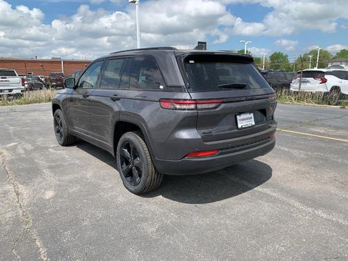 2025 Jeep Grand Cherokee Laredo