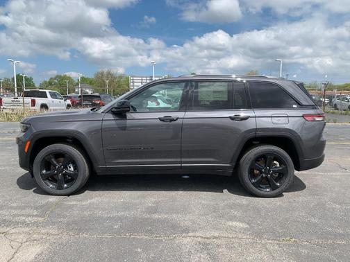 2025 Jeep Grand Cherokee Laredo