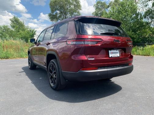 2025 Jeep Grand Cherokee L Laredo