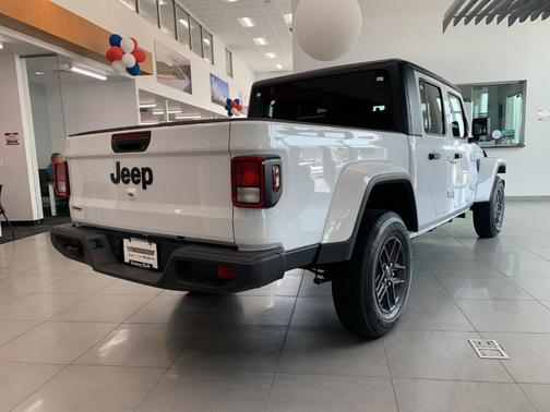 2025 Jeep Gladiator Sport