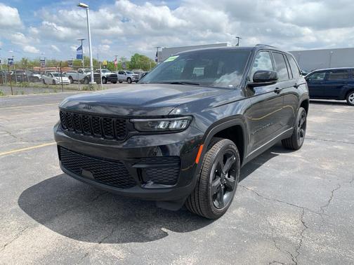2025 Jeep Grand Cherokee Laredo