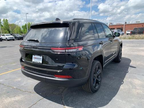 2025 Jeep Grand Cherokee Laredo