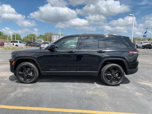 2025 Jeep Grand Cherokee Laredo