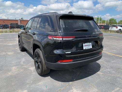 2025 Jeep Grand Cherokee Laredo