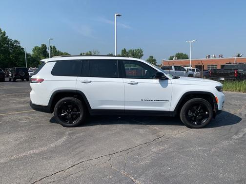 2023 Jeep Grand Cherokee L Laredo