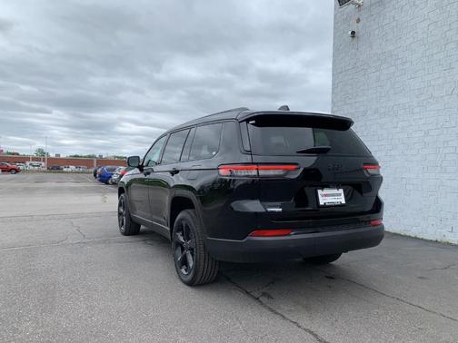2025 Jeep Grand Cherokee L Laredo