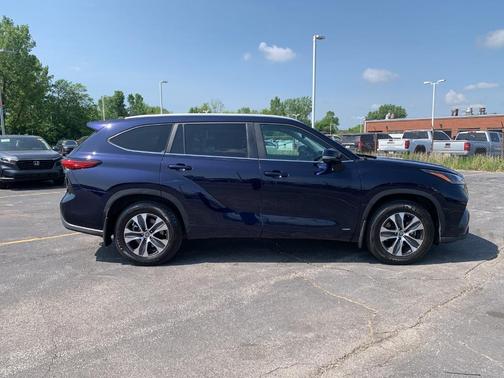 2023 Toyota Highlander Hybrid XLE