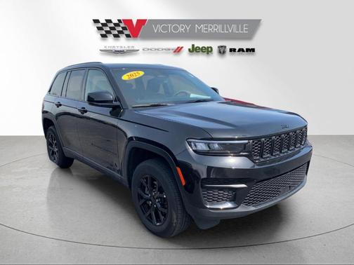 Diamond Black 2025 Jeep Grand Cherokee Laredo
