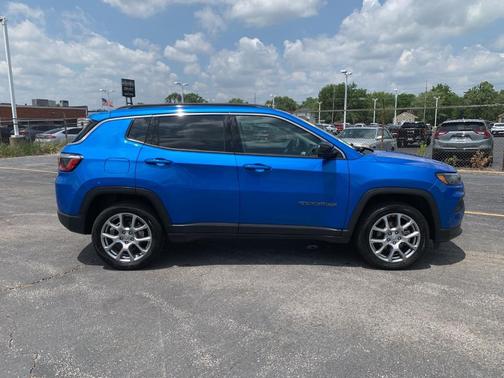 2022 Jeep Compass Latitude Lux