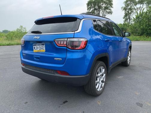 2022 Jeep Compass Latitude Lux
