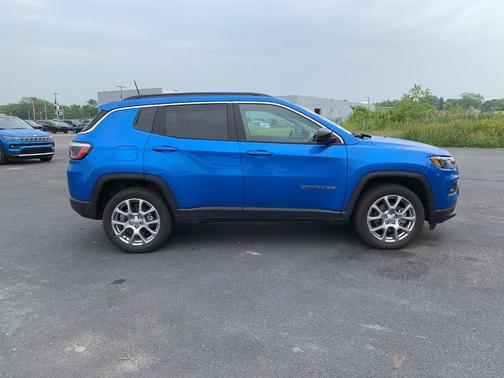2022 Jeep Compass Latitude Lux