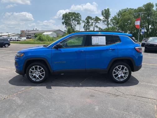 2022 Jeep Compass Latitude Lux