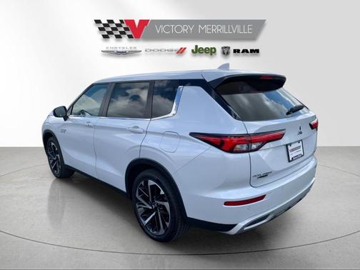 White 2024 Mitsubishi Outlander PHEV SE