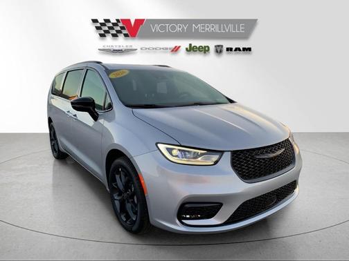 Silver Mist Clearcoat 2026 Chrysler Pacifica Select