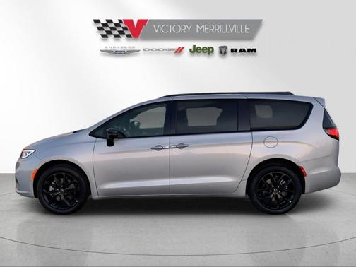 Silver Mist Clearcoat 2026 Chrysler Pacifica Select