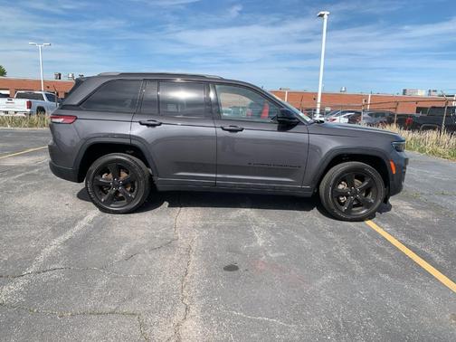 2023 Jeep Grand Cherokee Altitude