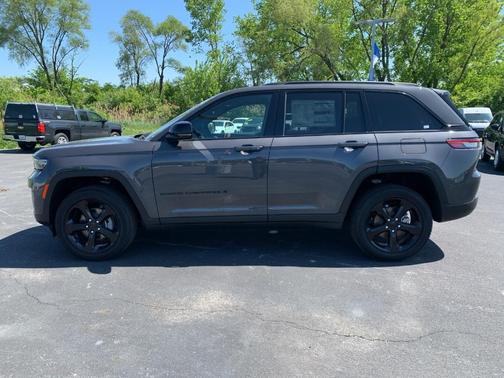 2025 Jeep Grand Cherokee Laredo