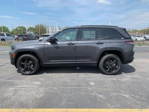 2025 Jeep Grand Cherokee Laredo