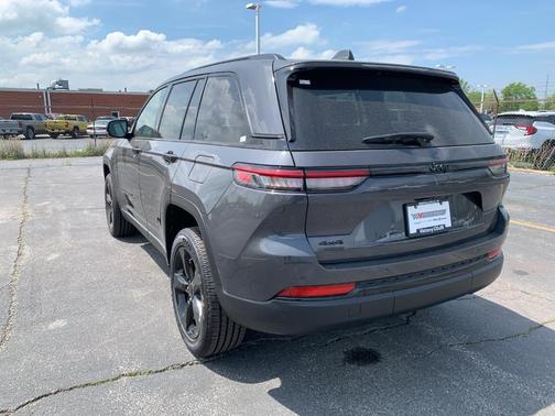 2025 Jeep Grand Cherokee Laredo