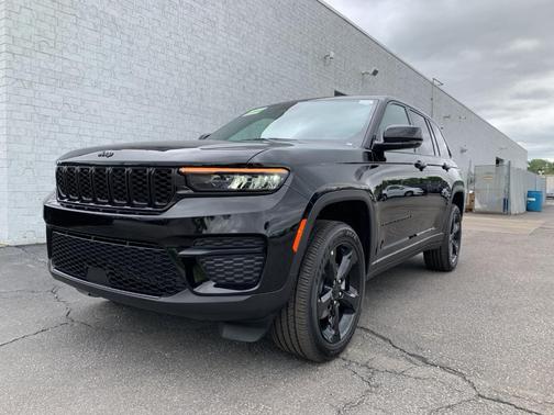 2025 Jeep Grand Cherokee Laredo