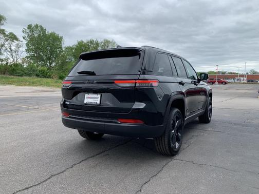 2025 Jeep Grand Cherokee Laredo