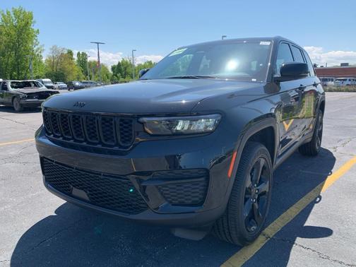 2025 Jeep Grand Cherokee Laredo
