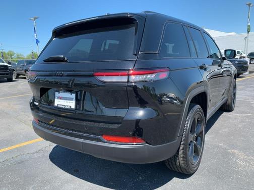 2025 Jeep Grand Cherokee Laredo