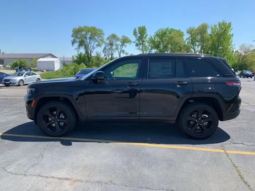 2025 Jeep Grand Cherokee Laredo