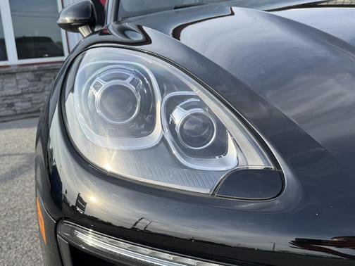 Black 2018 Porsche Macan Macan