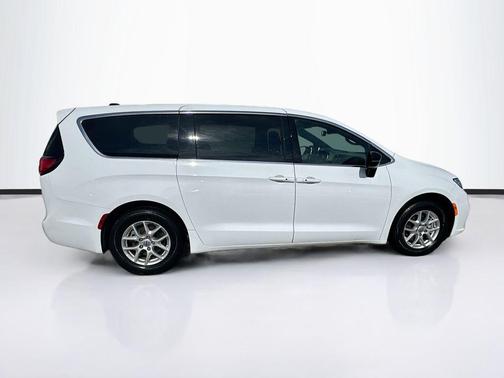 2025 Chrysler Pacifica L