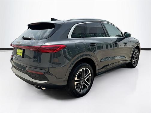 2025 Audi Q5 Premium