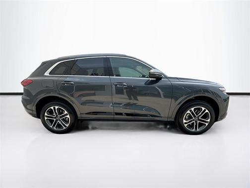 2025 Audi Q5 Premium