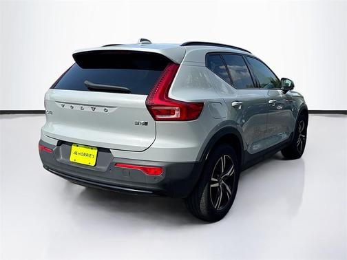 2024 Volvo XC40 B5 Core