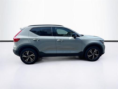 2024 Volvo XC40 B5 Core